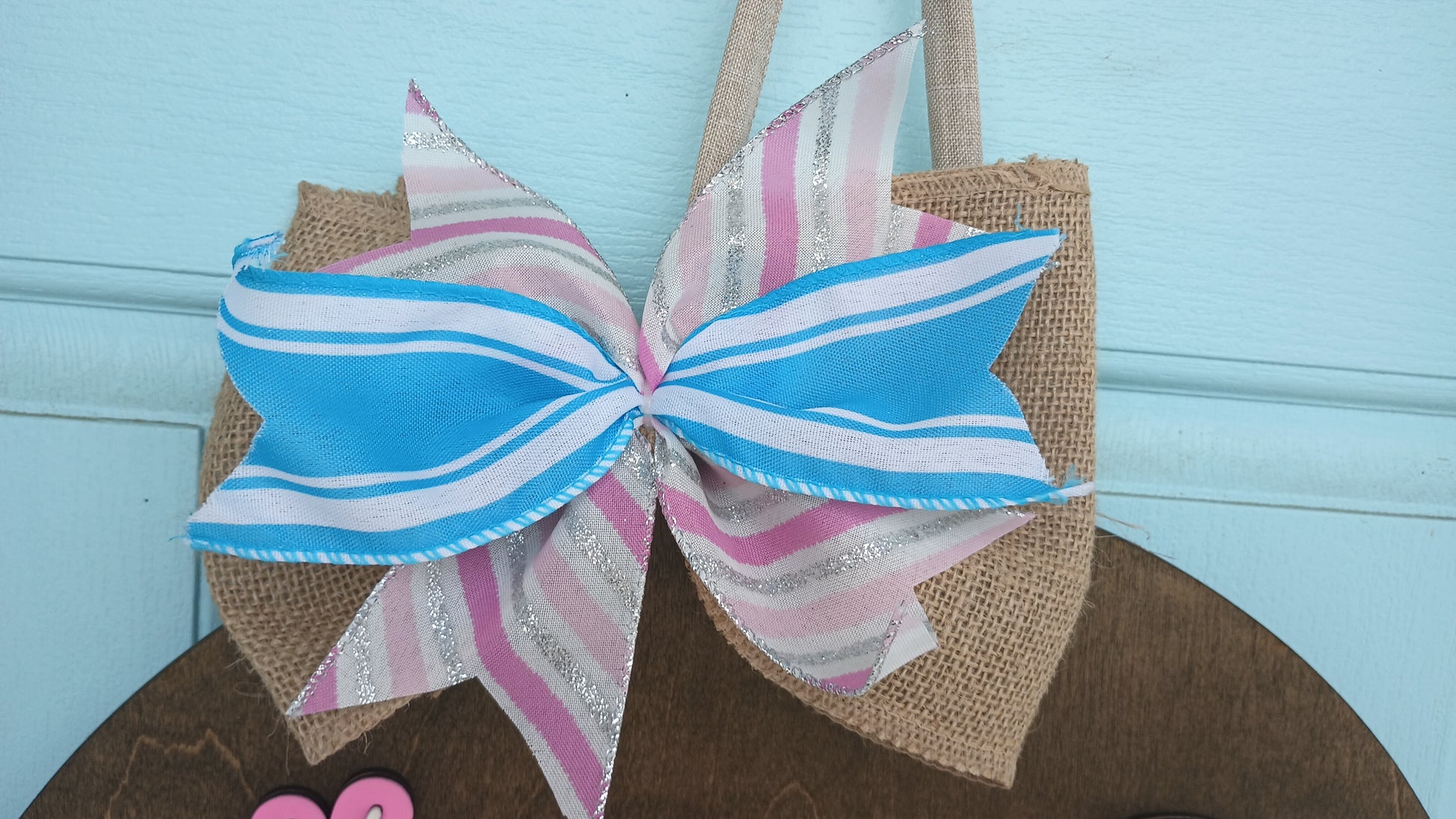 18 inch round goose sign with colorful bow and daisies

