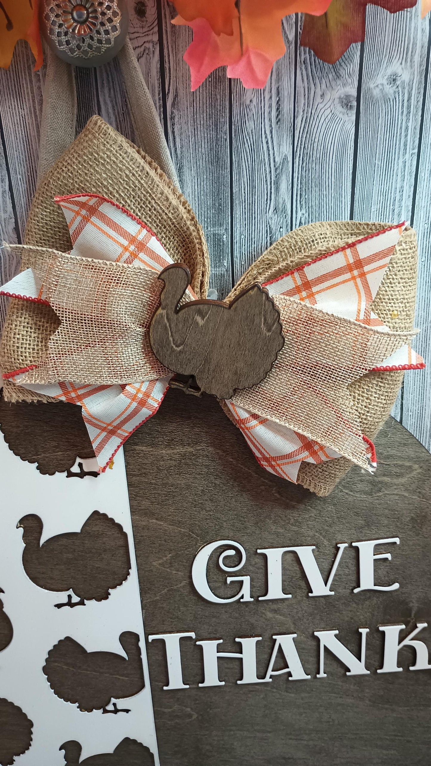 Give Thanks Thanksgiving Door Sign – 18" Round Wooden Turkey Wall Decor with Bow