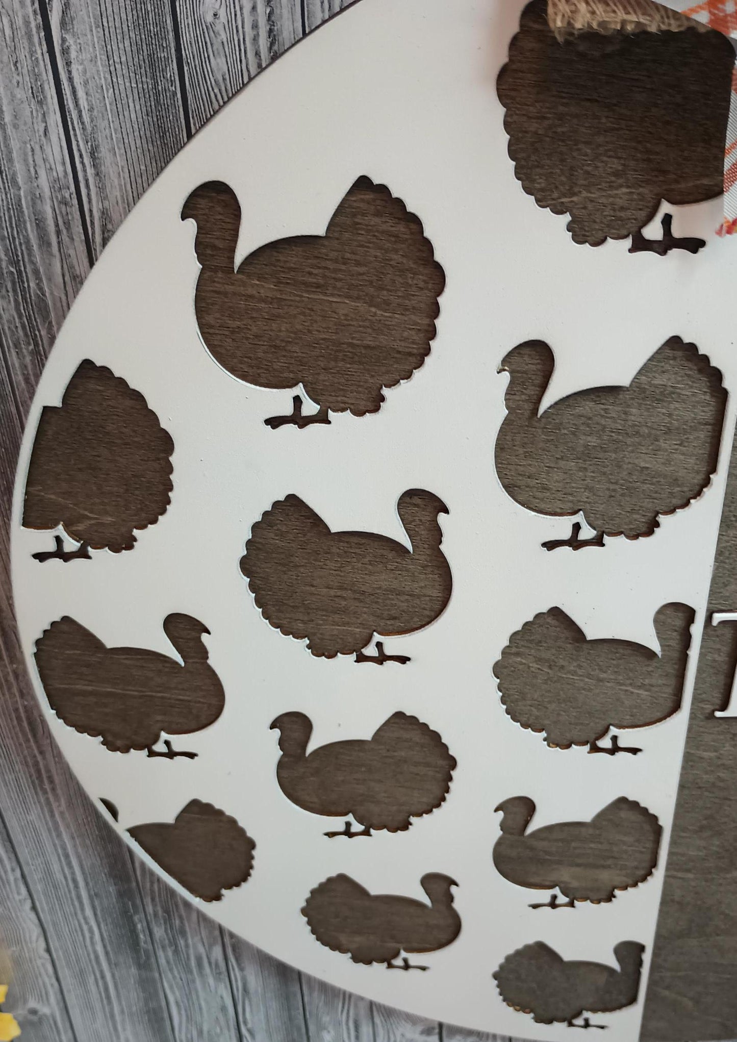 Give Thanks Thanksgiving Door Sign – 18" Round Wooden Turkey Wall Decor with Bow