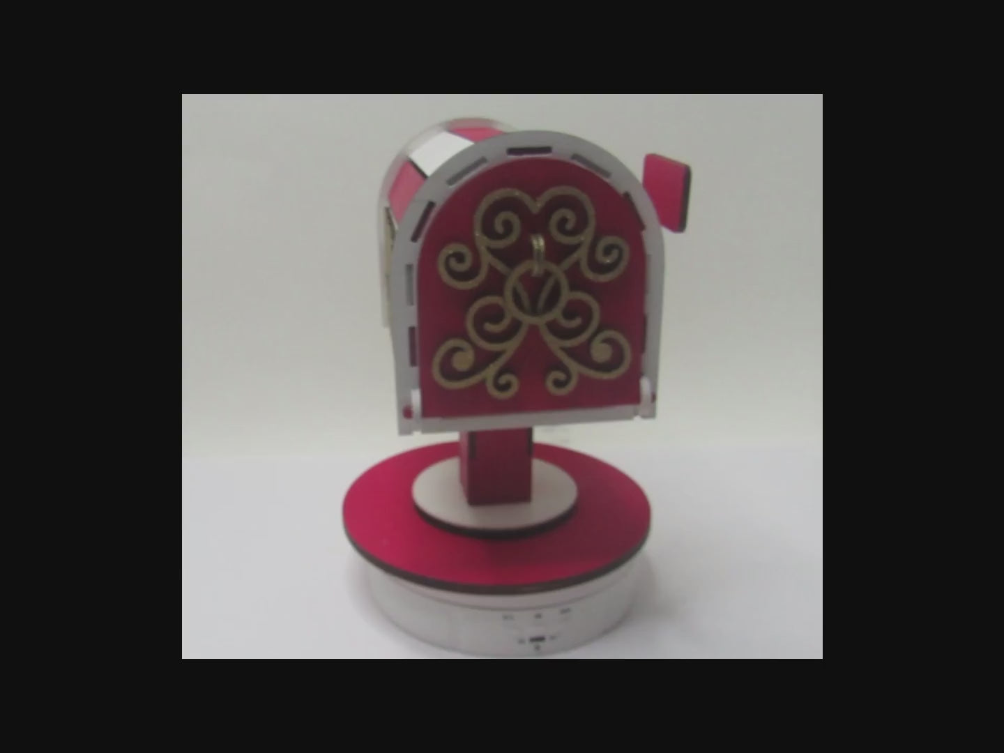 Detailed video of handcrafted Santa Claus mailbox, compact size with ‘Santa Mail’ gold lettering, perfect for Christmas decorations and gifts.