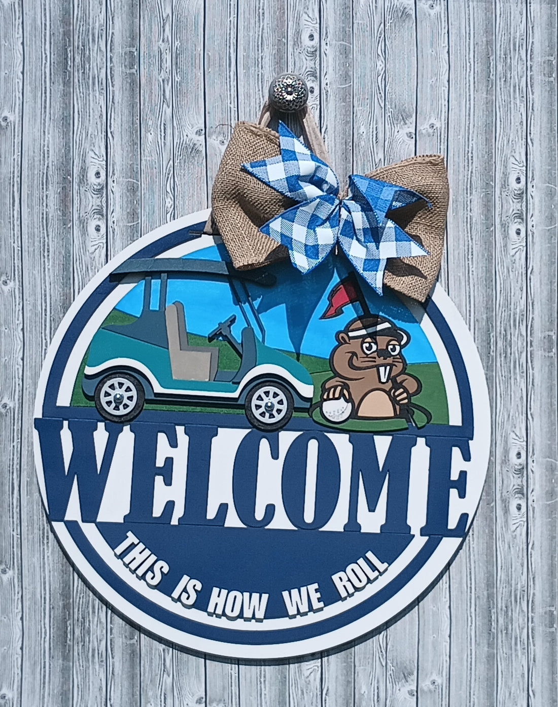 Round golf door hanger with blue and white welcome text, perfect for golf lovers.
